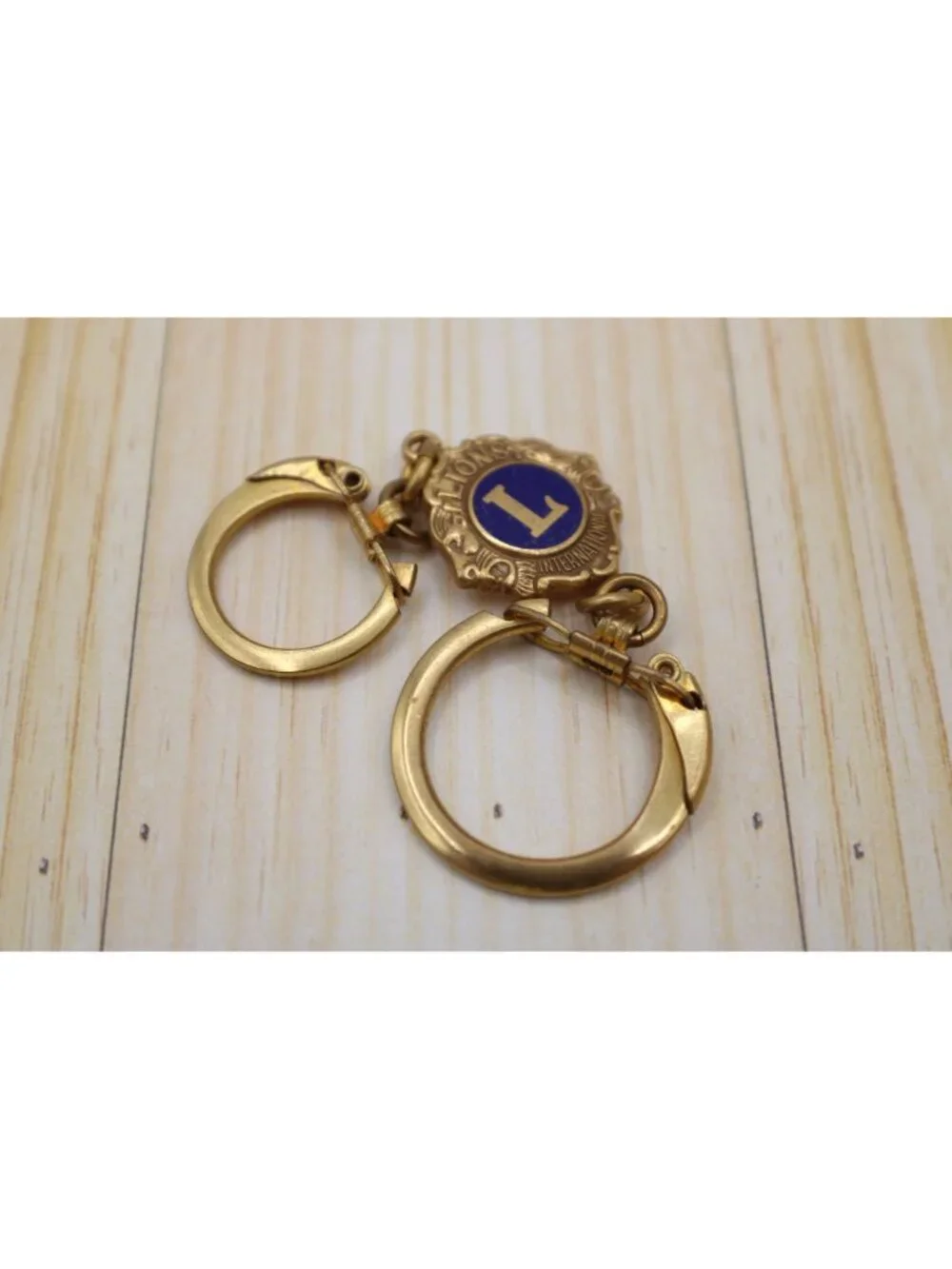 Vtg Leavens Lions Club International Emblem Dual Ring Keychain Medallion Collect